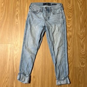 Hollister Low-Rise Crop Boyfriend Jeans. size 00R w23 l25